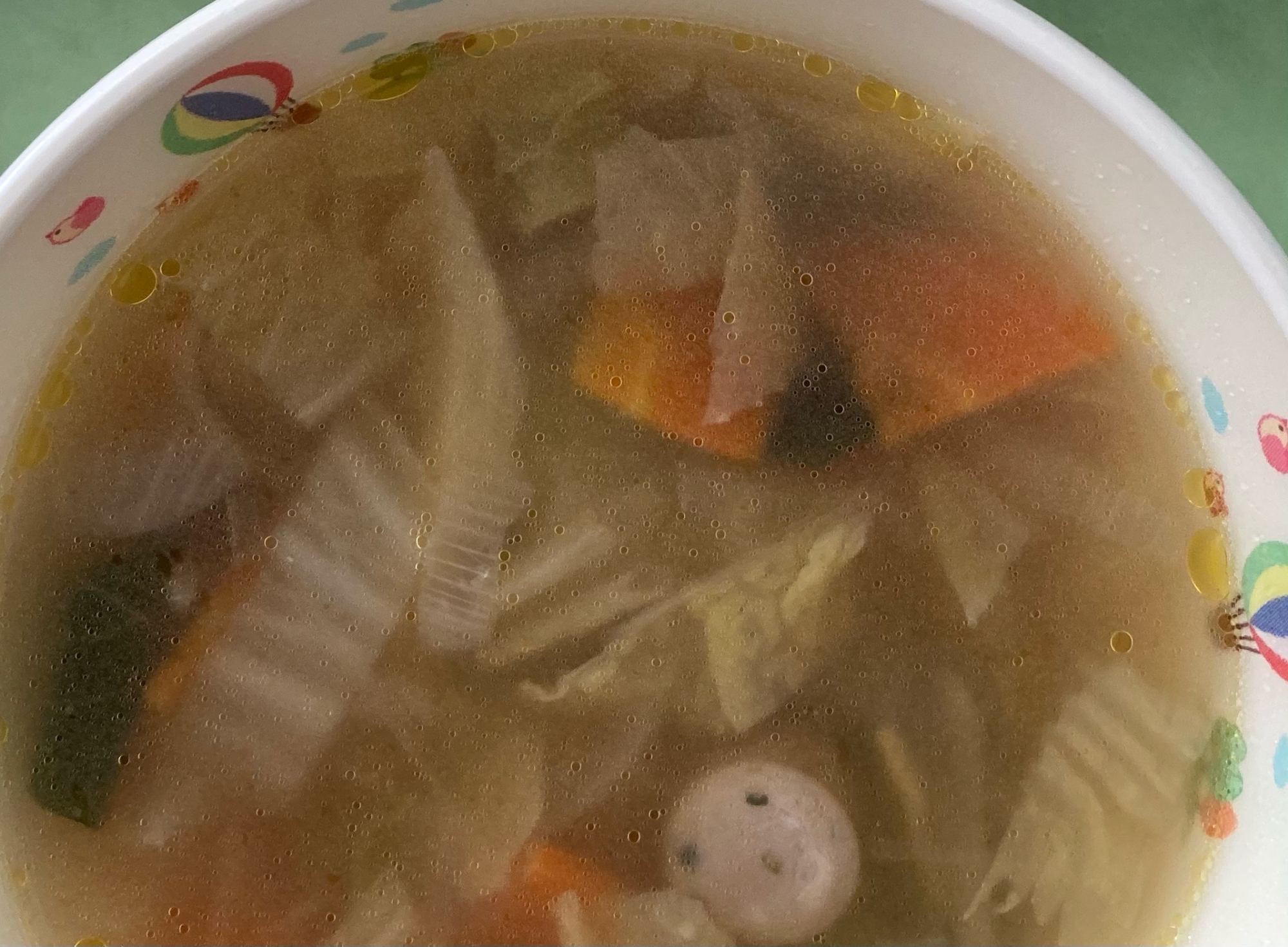 小松菜と白菜とねぎとにんじんとウインナーのスープ