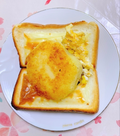 コロッケ卵チーズトースト