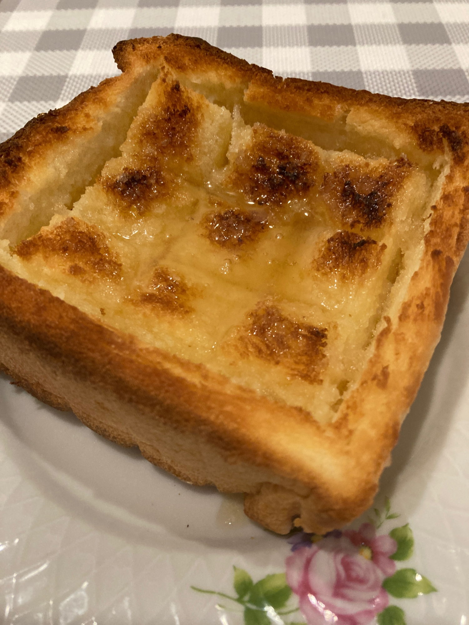 厚切りパンでカリッジュワ〜☆バタートースト♪