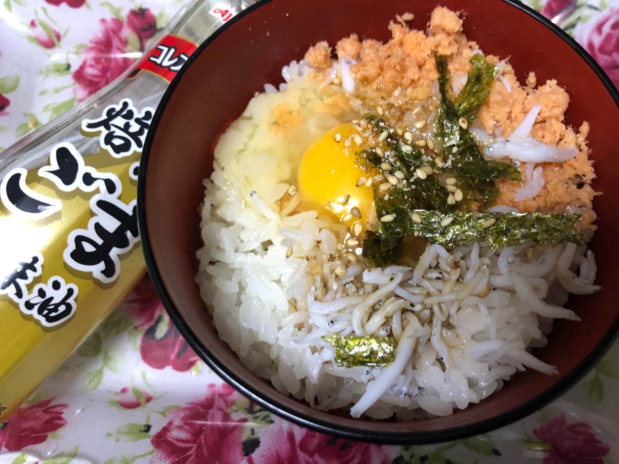 ごま油が香る♪焼き鮭＆しらすの卵かけご飯