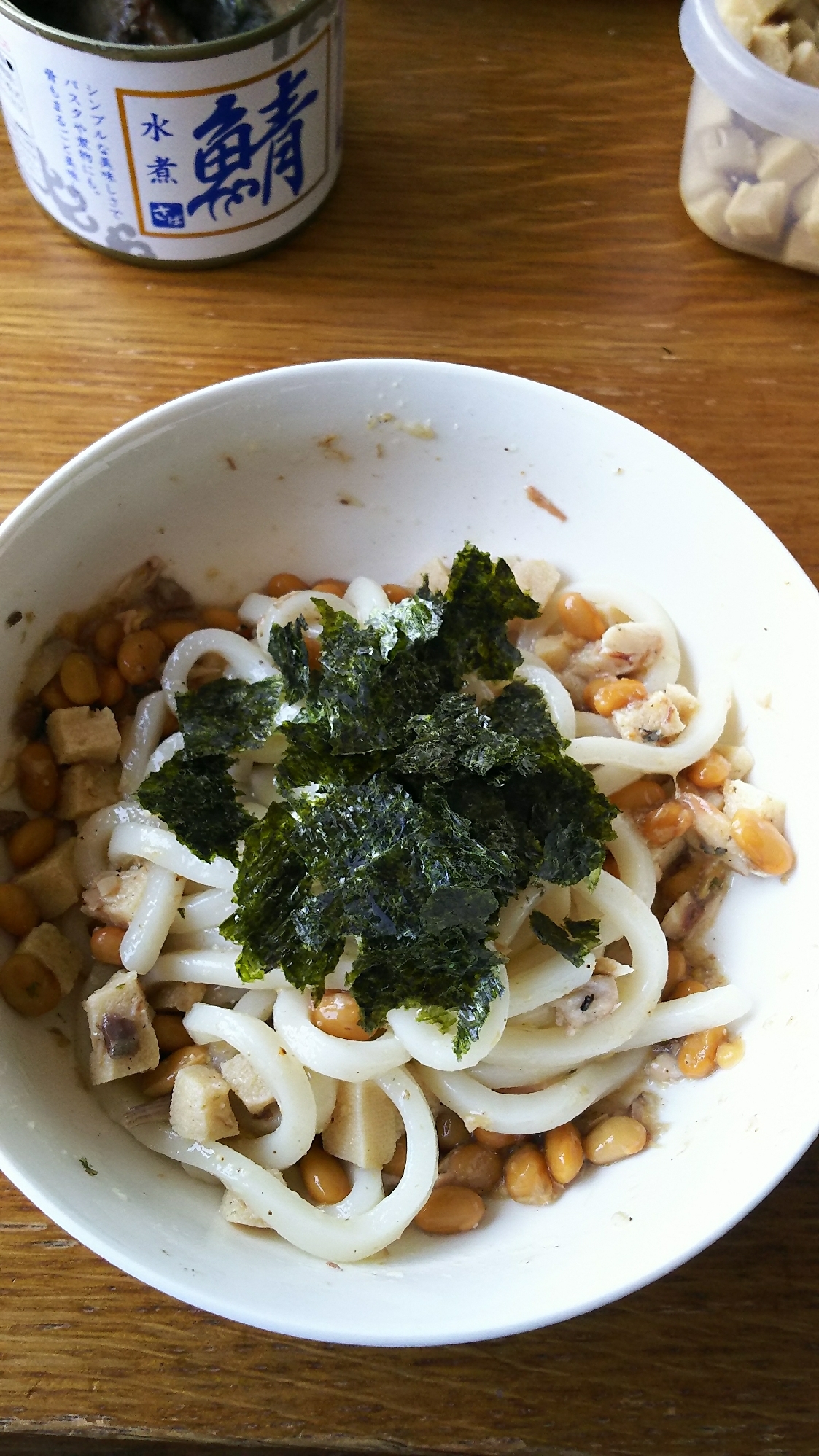 サバ缶と高野豆腐と納豆でサラダうどん