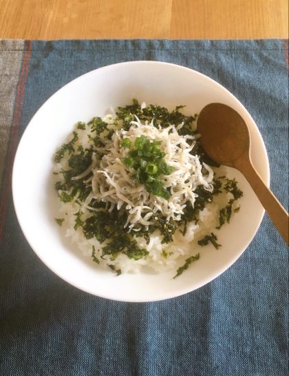 しその実さん、ごま油風味のしらす丼を作りました♪
ごま油の風味としらすがとても良くあって、美味しかったです。春が待ち遠しくなりますね❣️