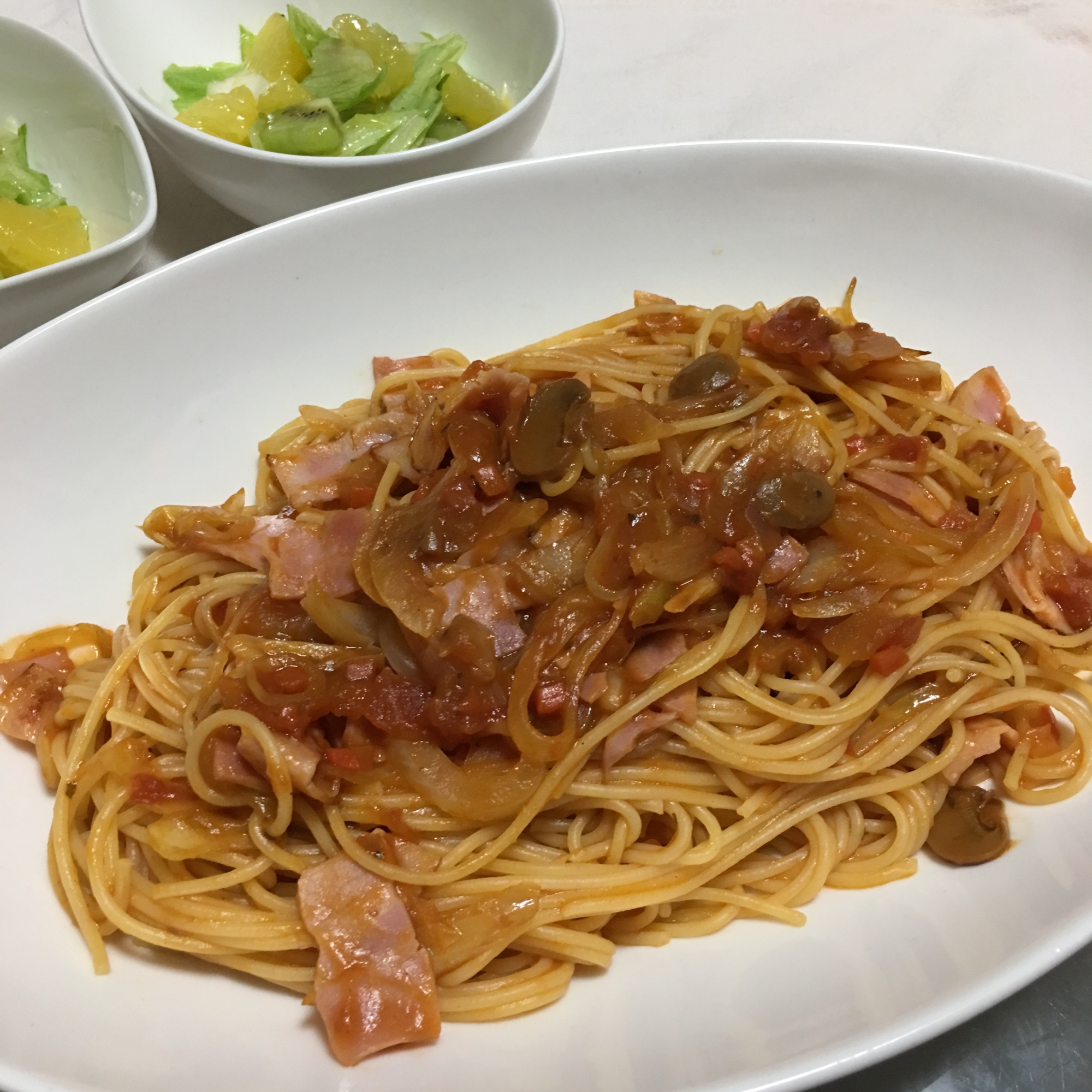 ナポリタンソースでベーコンと玉ねぎのトマトパスタ♡