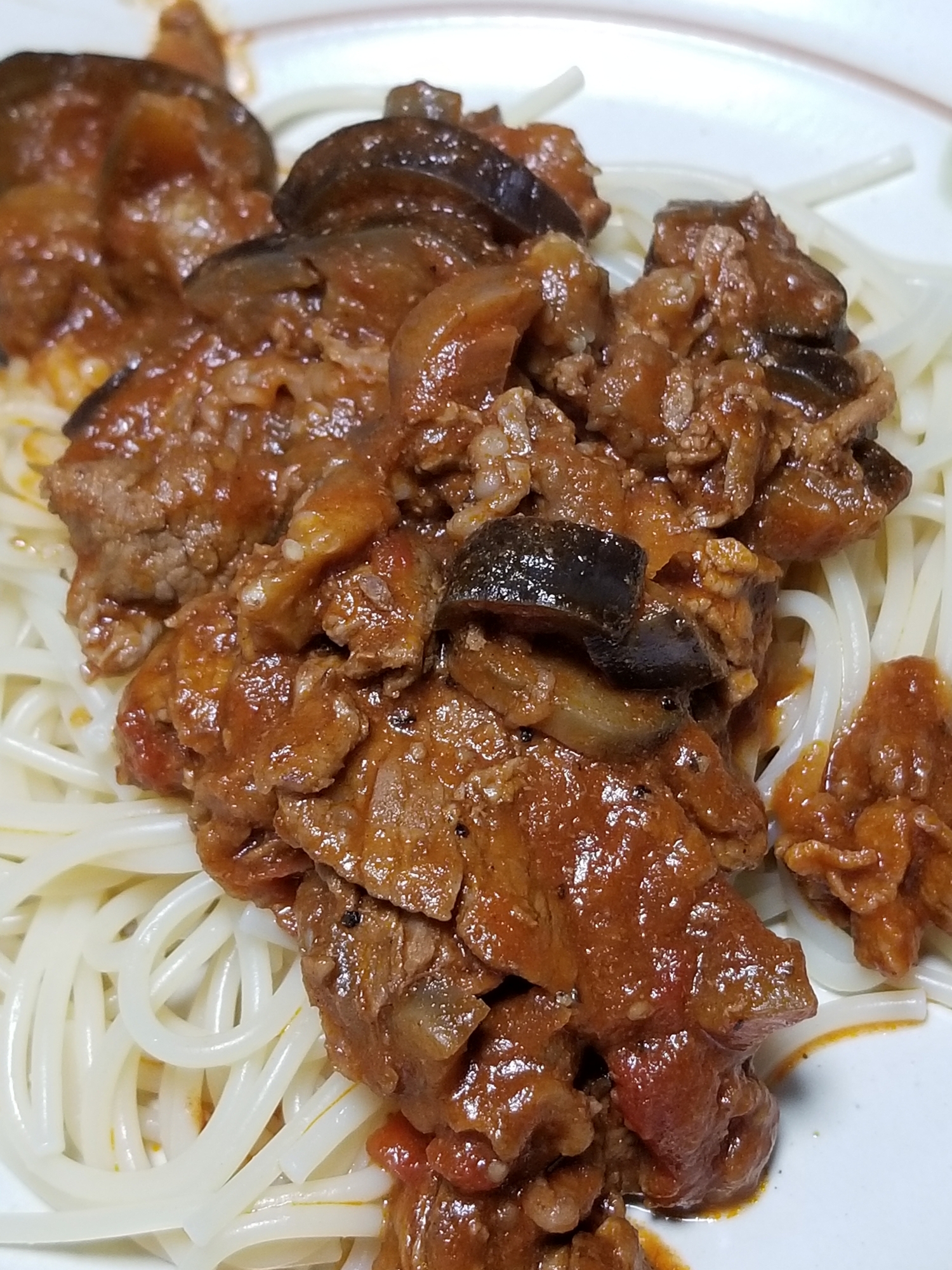 なすと牛肉のトマトソースパスタ