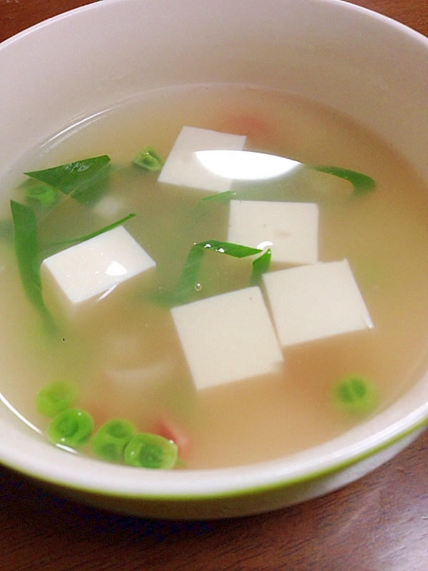 カニカマとグリーンピースと豆腐のスープ