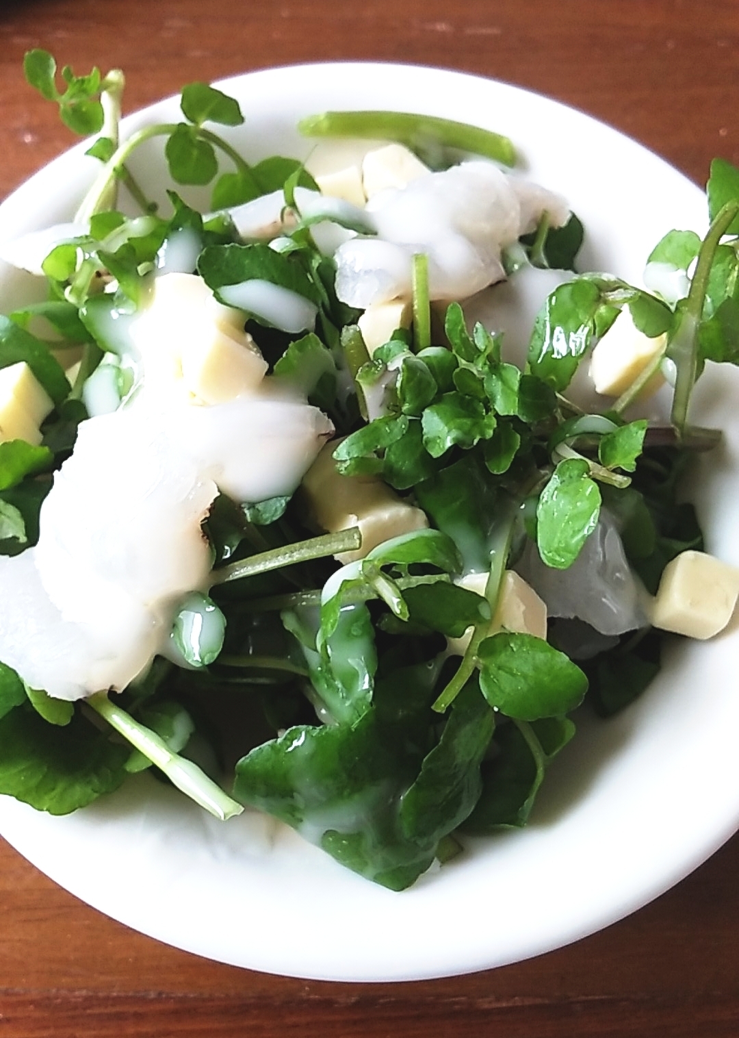 クレソン　ゴーダチーズ　ヒラメの刺身サラダ