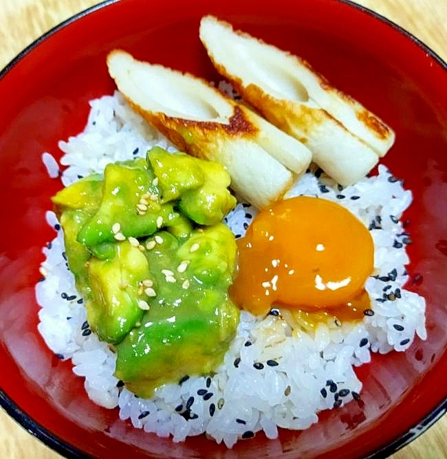 アボカド山葵和えと卵黄の醤油漬け丼