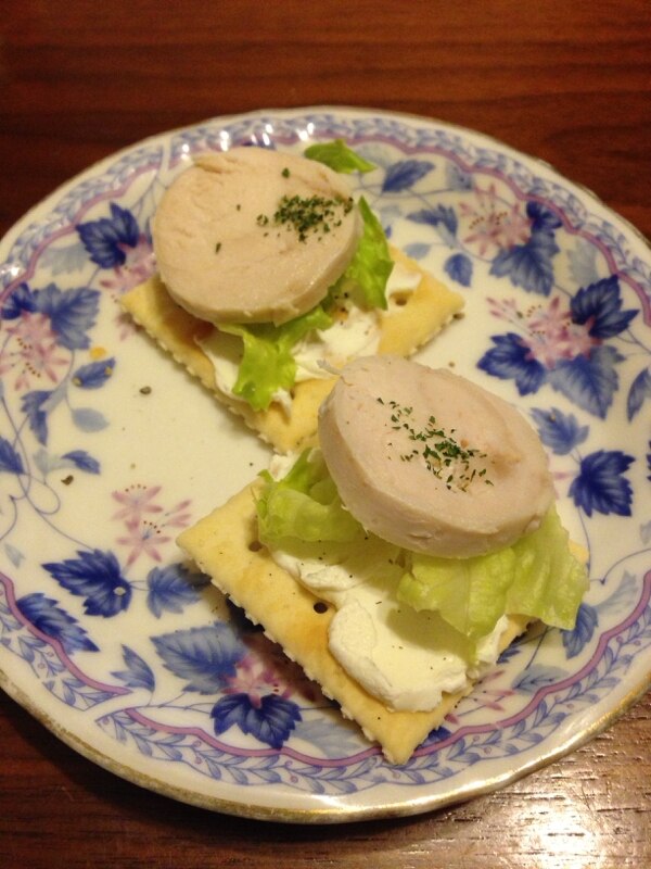 鶏ハムとクリチのカナッペ