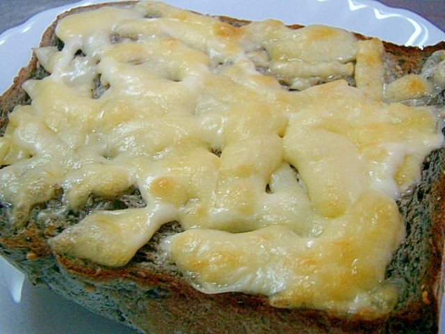 カルシウム補強♪胡麻食パンでチーズマヨトースト♡
