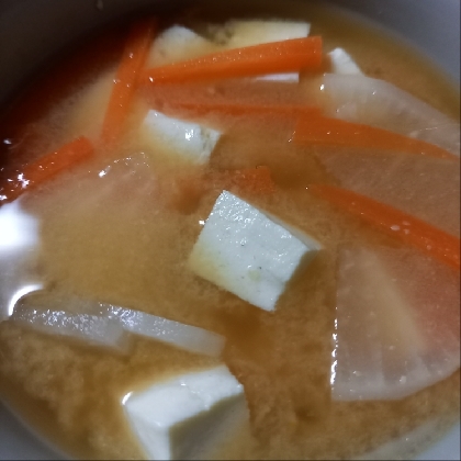 豆腐と野菜のお味噌汁