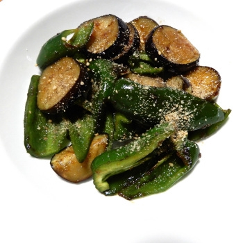 シンプルだから、半量は、ゴマ油にしたし、ゴマも忘れてないしw、美味しく出来た❤・・❤v焼き肉のタレ、デキる子だよね～♪ポチ♡ご馳走様！手荒れが、だいぶ治った～