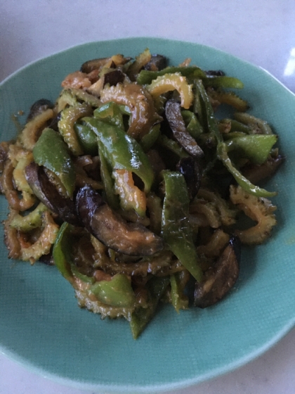 ゴーヤ、ナスなど野菜と豚肉の焼き肉のタレ炒め