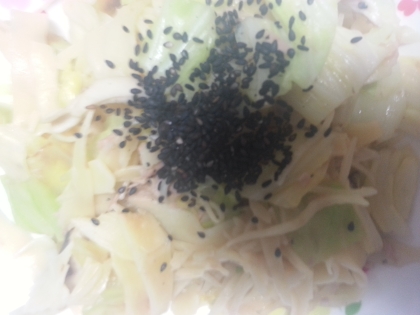 アフタヌーンティー風　黒ゴマパスタ