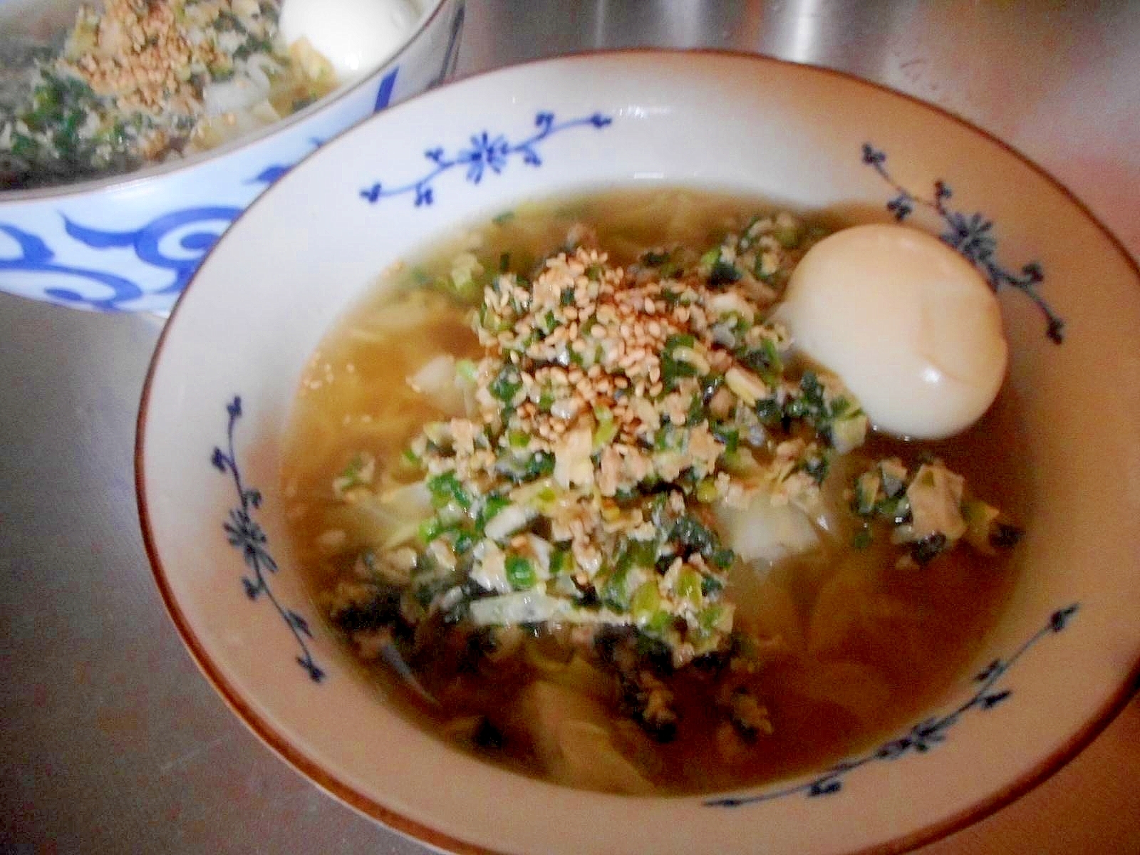 ニラそぼろとキャベツの塩ラーメン