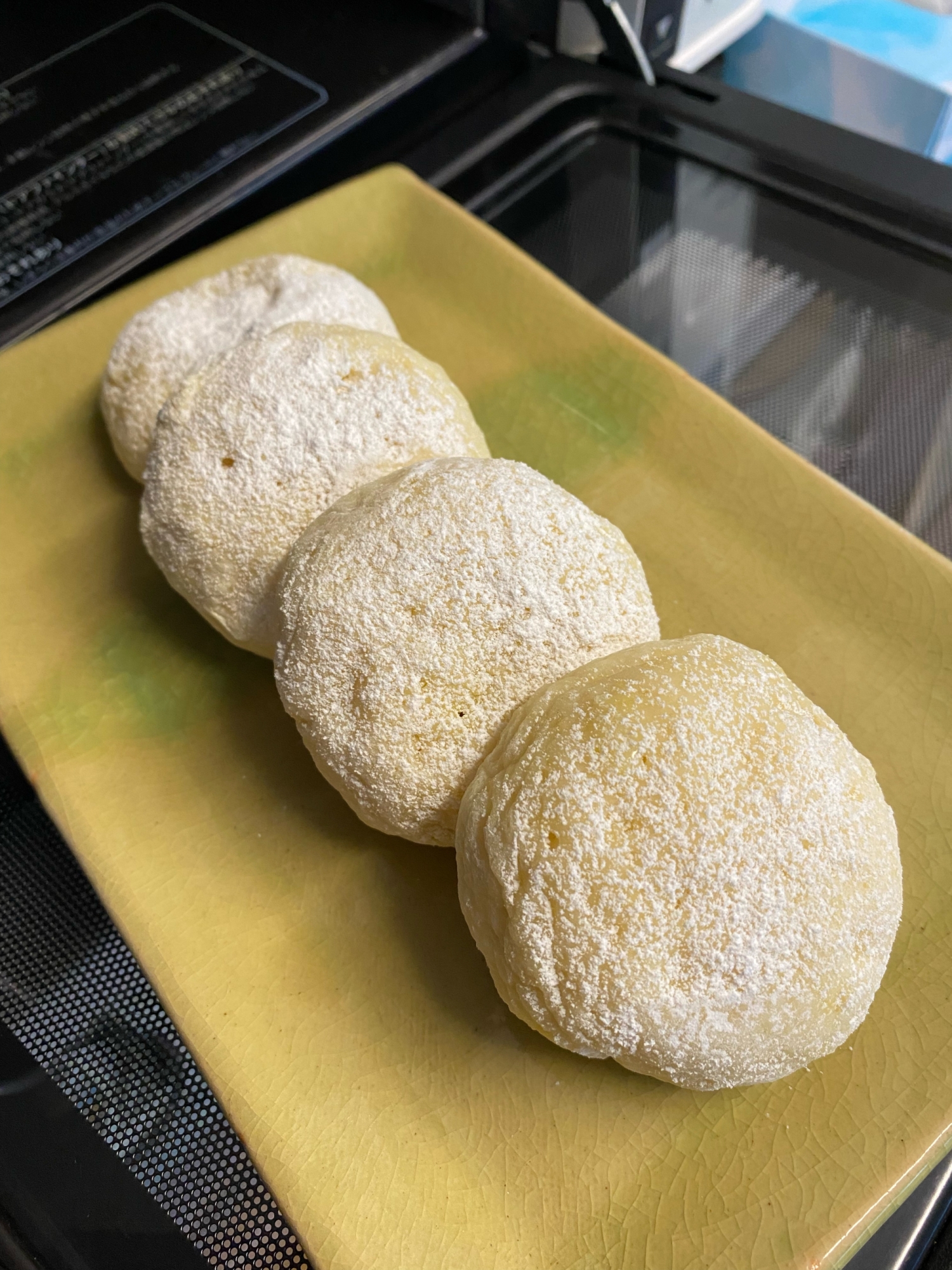 レンジで簡単❣️チーズとソーセージ入り豆腐米粉パン
