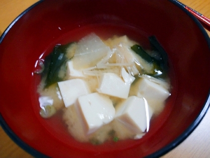 豆腐とえのきと玉ねぎの味噌汁
