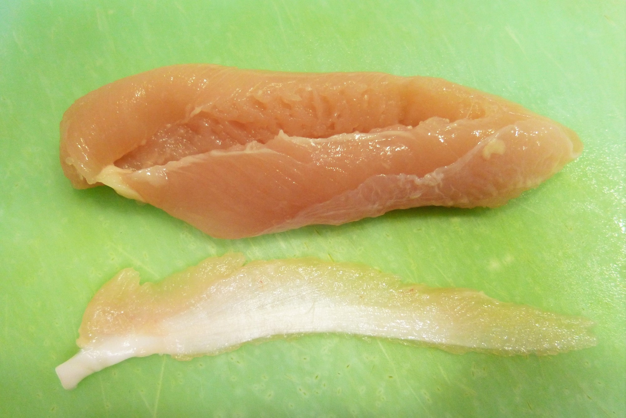 割りばしを使って ささみの筋とり