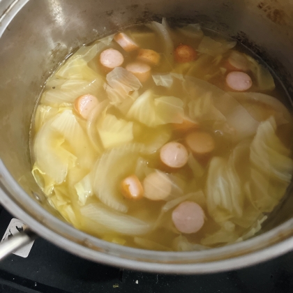 新玉ねぎとキャベツのやさしいコンソメスープ
