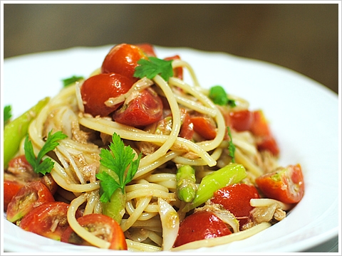 ツナとタマネギとアスパラの冷製スパゲッティーニ 