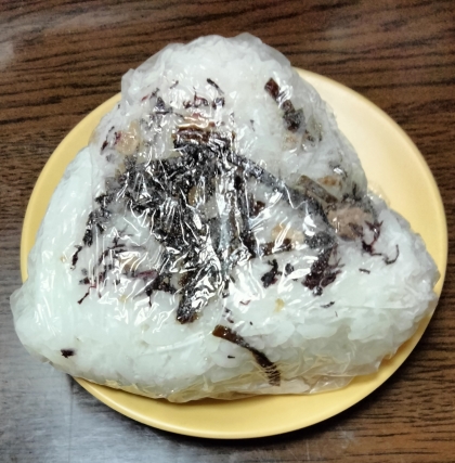 塩昆布ゆかりのおにぎり