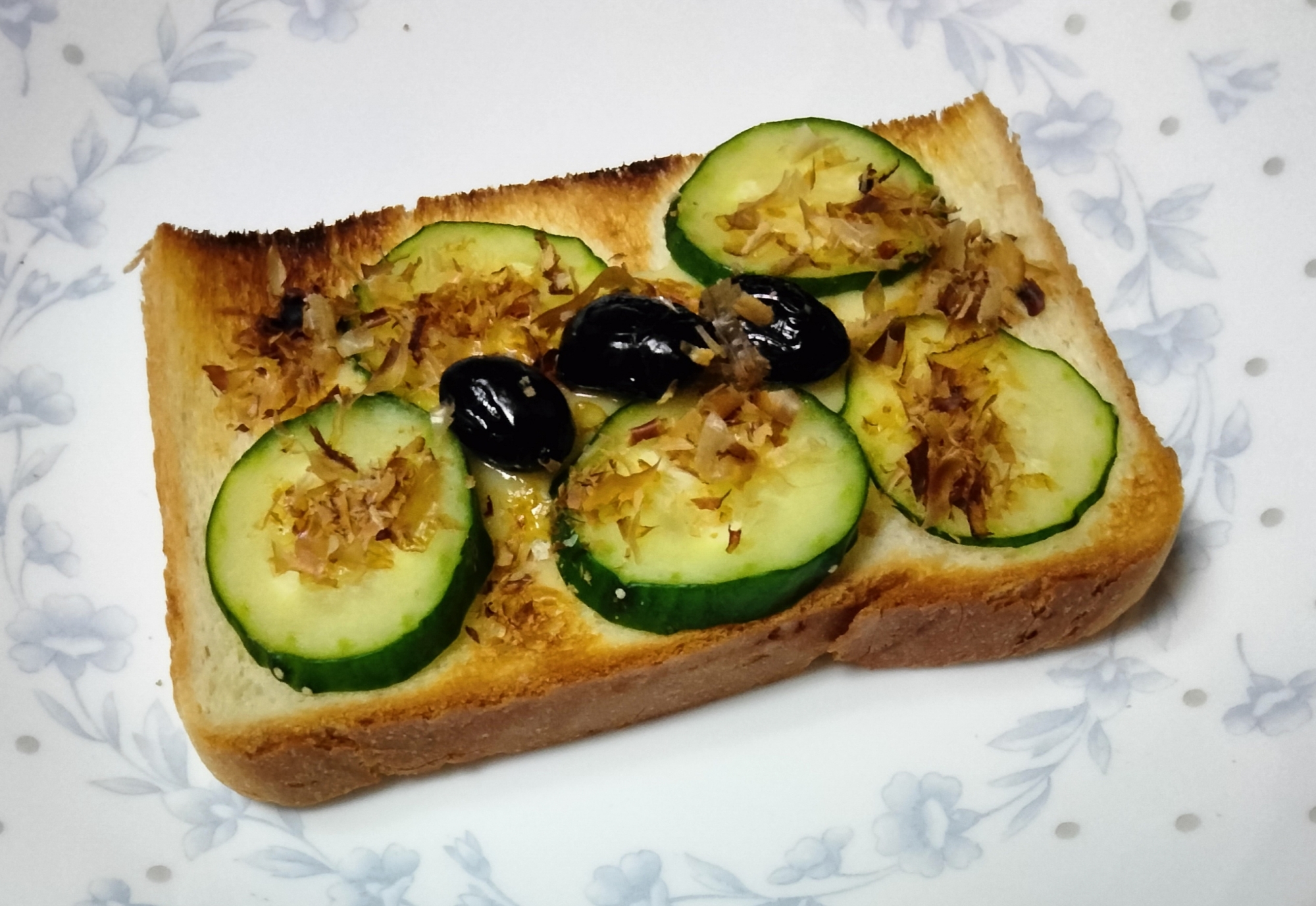 チーズトーストアレンジ きゅうり&黒豆 おかか