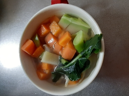 玉ねぎと人参とブロッコリーの茎のスープ