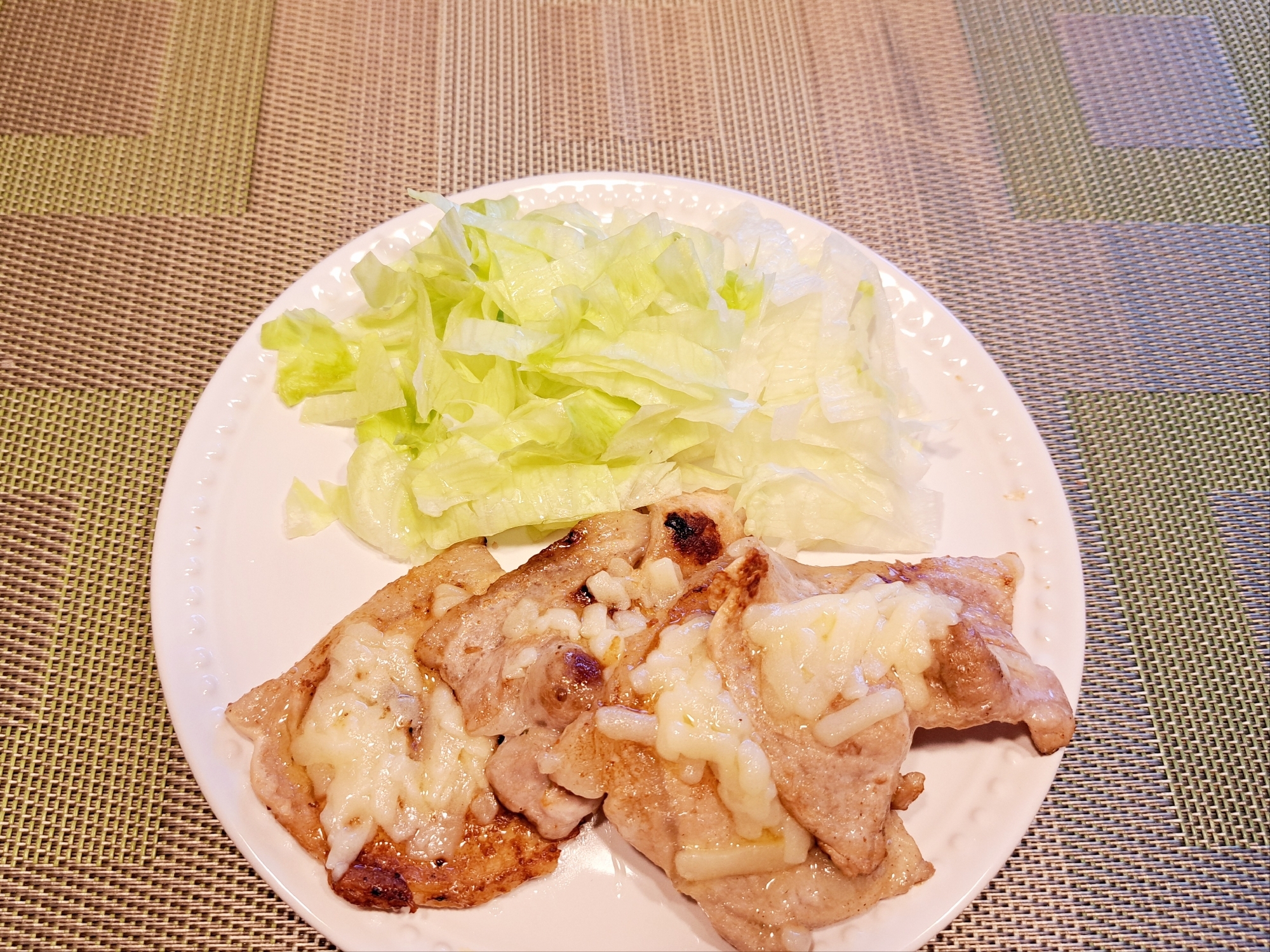豚肉のソテー チーズをのせて