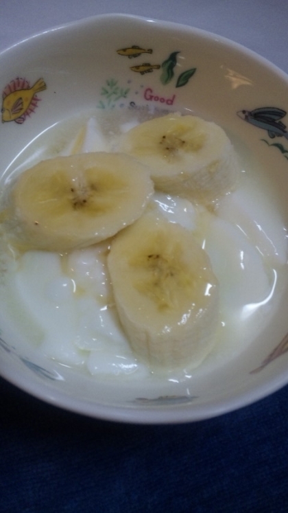 冷蔵のバナナの皮に点々がでてきて、そろそろ食べごろなんで朝食にこさえました。
全体がマイルドでやさしい味わいに癒されましたｗ