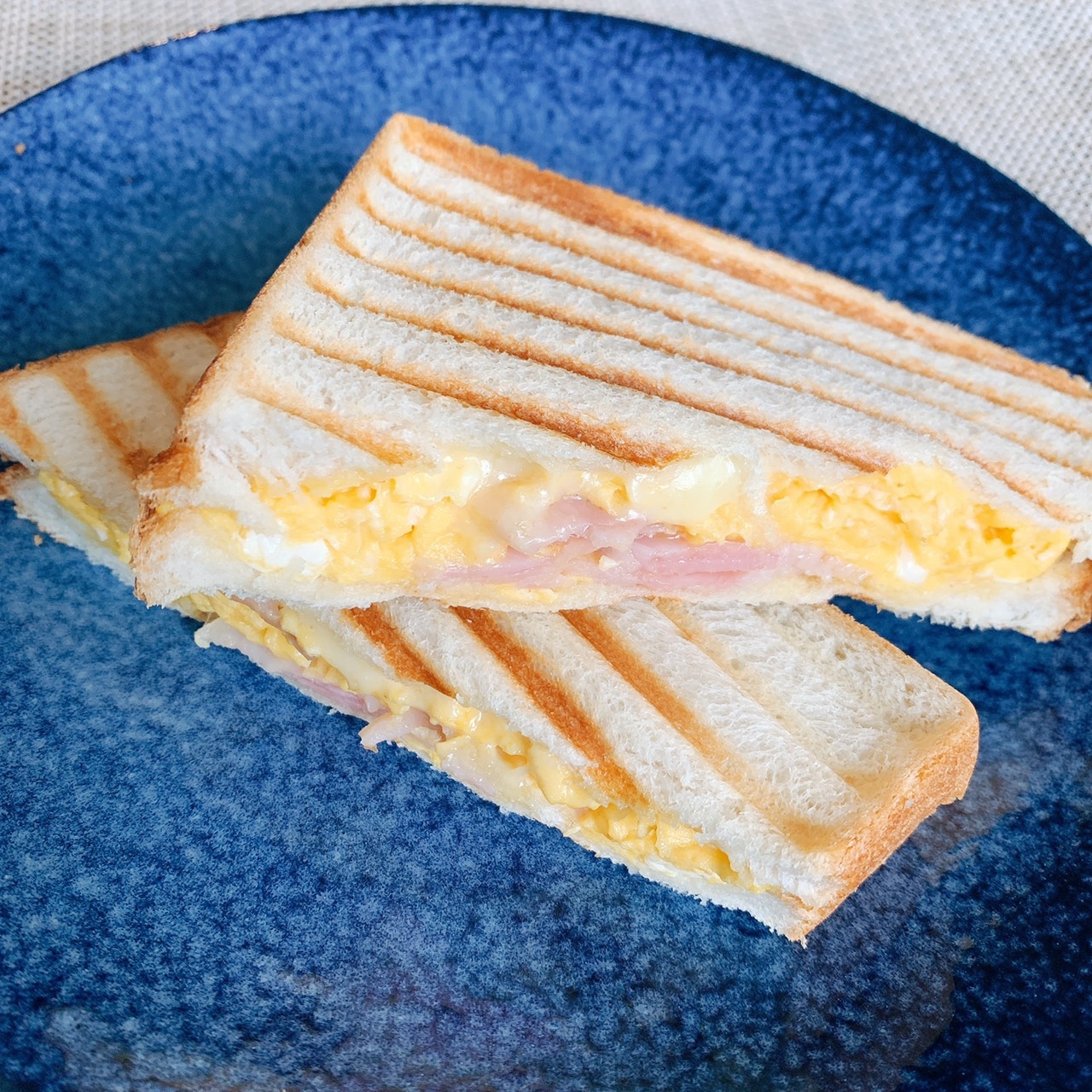 コーヒーと合う♫タマゴベーコンホットサンド