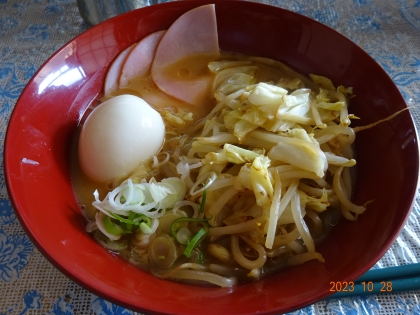 春キャベツともやしラーメン