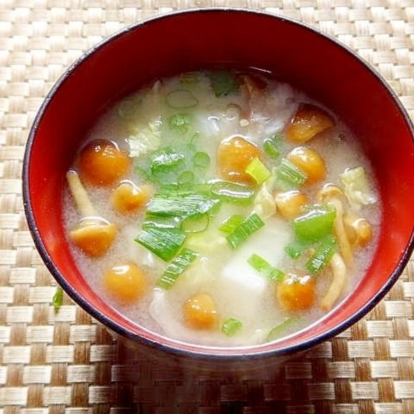 白菜となめこ小ネギの味噌汁 レシピ 作り方 By Mint74 楽天レシピ 白菜となめこ小ネギの味噌汁 レシピ 作り方 By Mint74 楽天レシピ