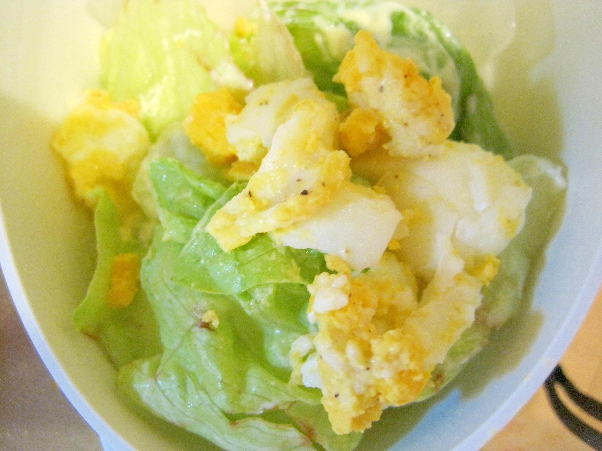 レタスとゆで卵の簡単サラダ