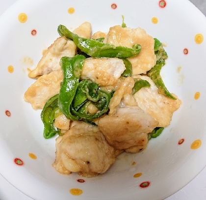 ご飯がすすむ♡ピーマンと鶏むね肉のにんにく味噌炒め