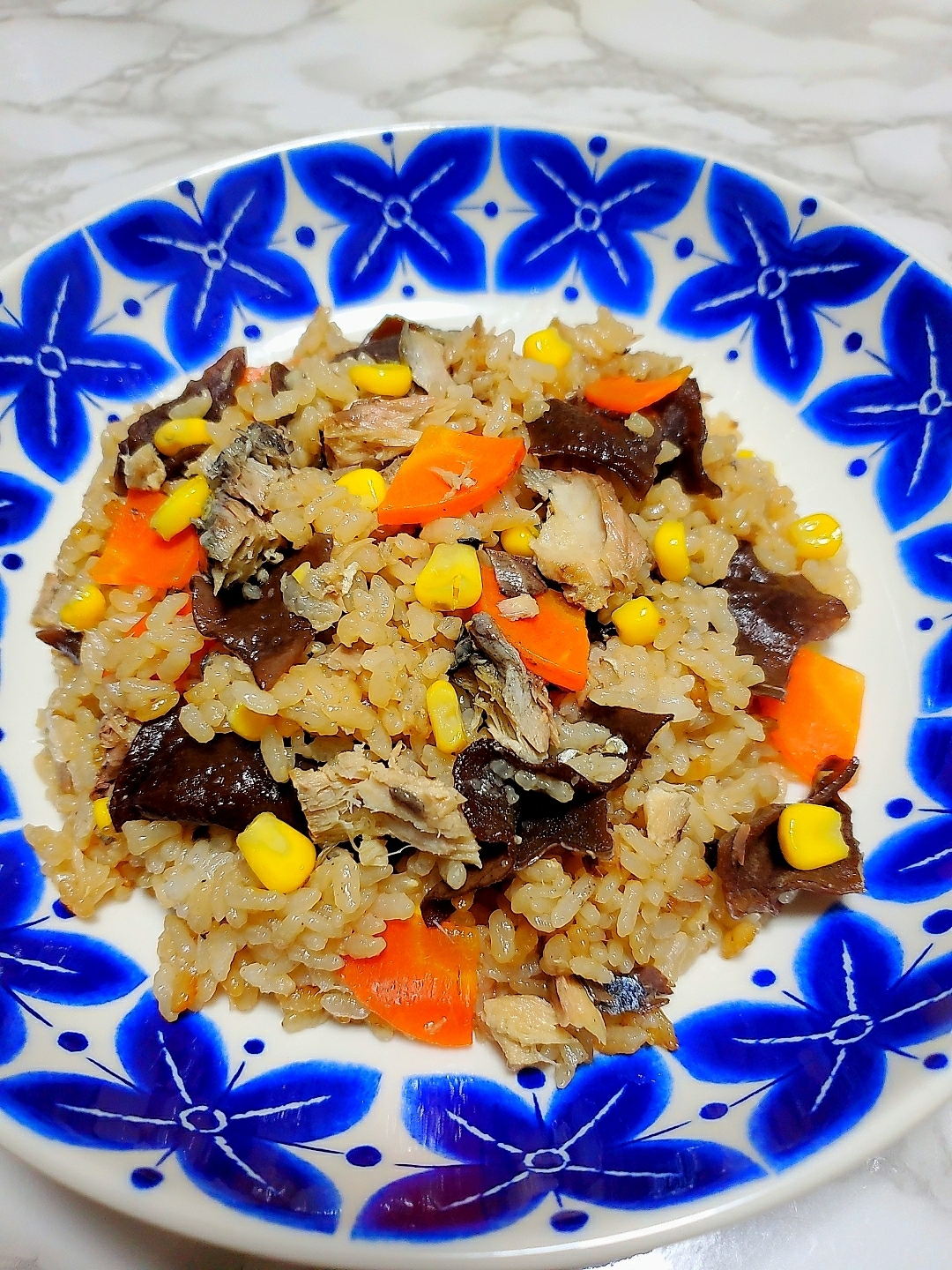 鯖の水煮とキクラゲの炊き込みご飯