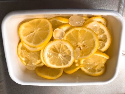 氷砂糖で簡単レモンシロップ 砂糖漬け レシピ 作り方 By ほぉみぃ 楽天レシピ