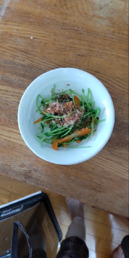 簡単ちょいおかず☆豆苗とにんじんの鰹ポン酢かけ