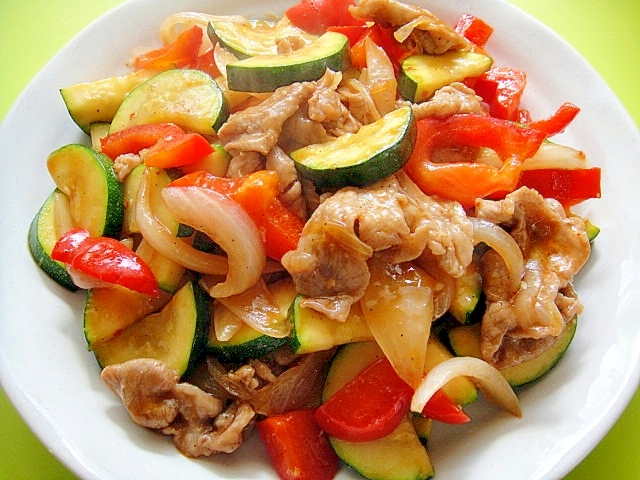 ズッキーニとパプリカ豚肉のピリ辛炒め レシピ 作り方 By Mint74 楽天レシピ ズッキーニとパプリカ豚肉のピリ辛炒め レシピ 作り方 By Mint74 楽天レシピ