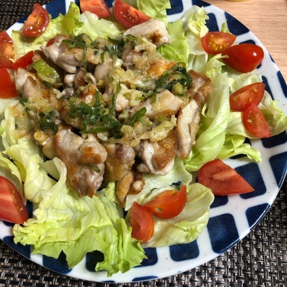 もも肉があったので作りました。
カリカリ肉にネギごま油の香ばしさでご飯が進みました♪レタスと巻いて食べたらさらに美味しかったです♪