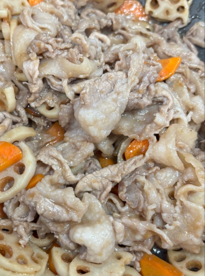 ごま油香る♪豚肉と蓮根と人参の甘辛炒め^_^