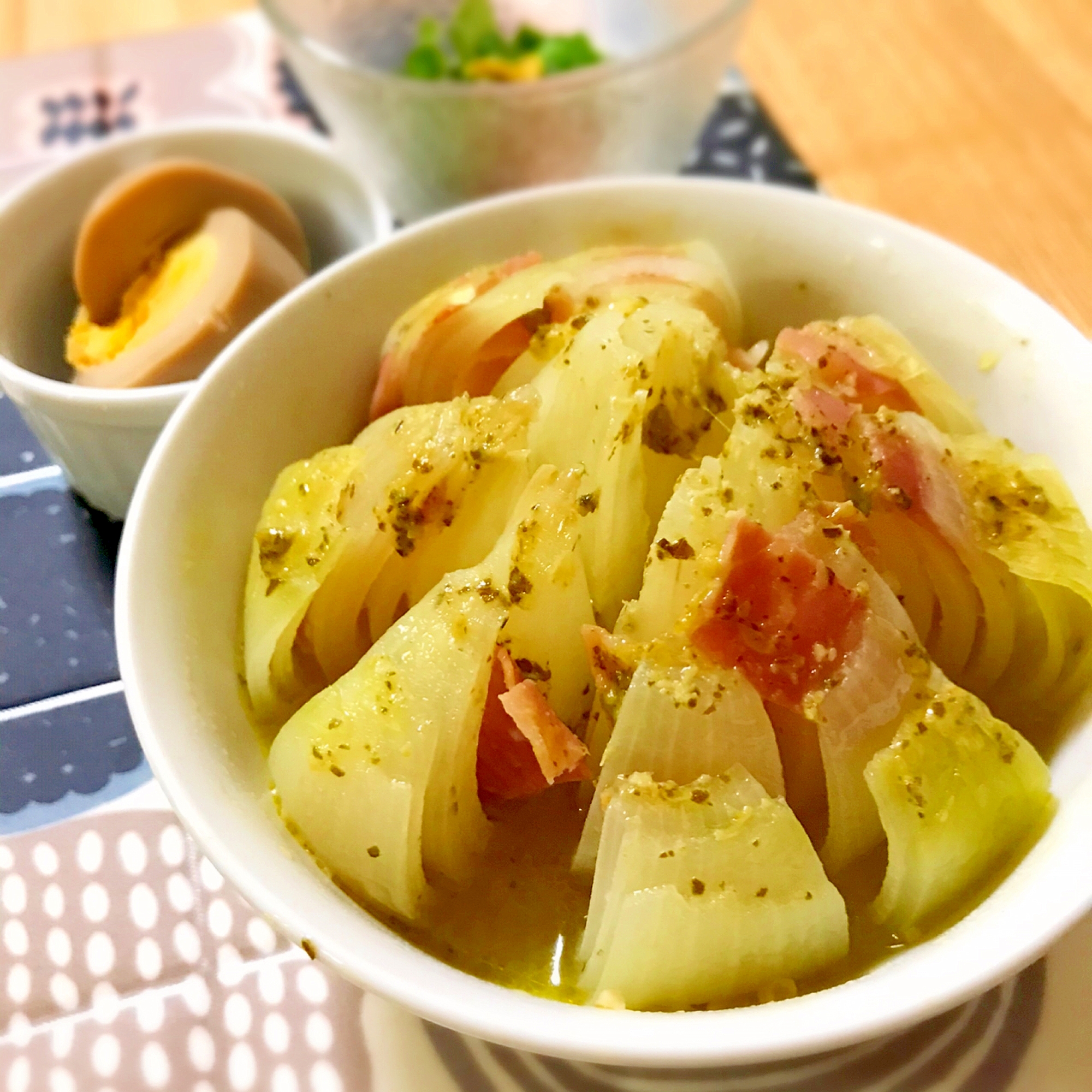 レンジで簡単☆まるごと玉ねぎのオリーブ蒸し