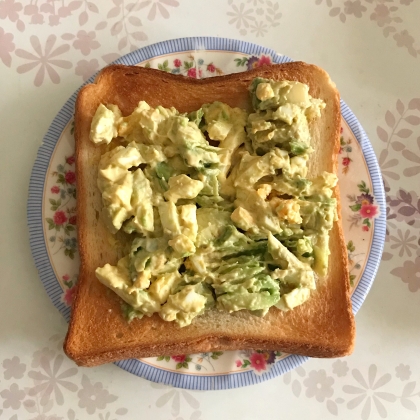 トーストにのっけました。クリーミーで美味しかったです！