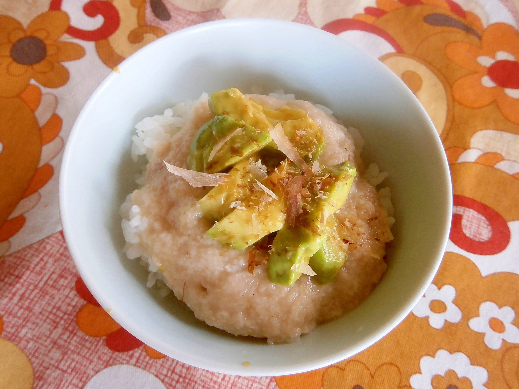 アボカドとろろ丼