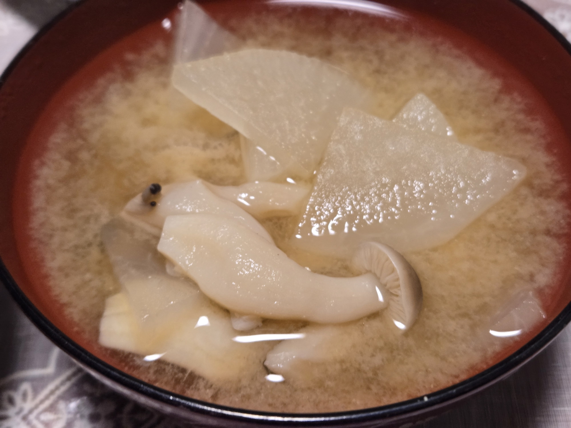しめじと大根だけのお味噌汁