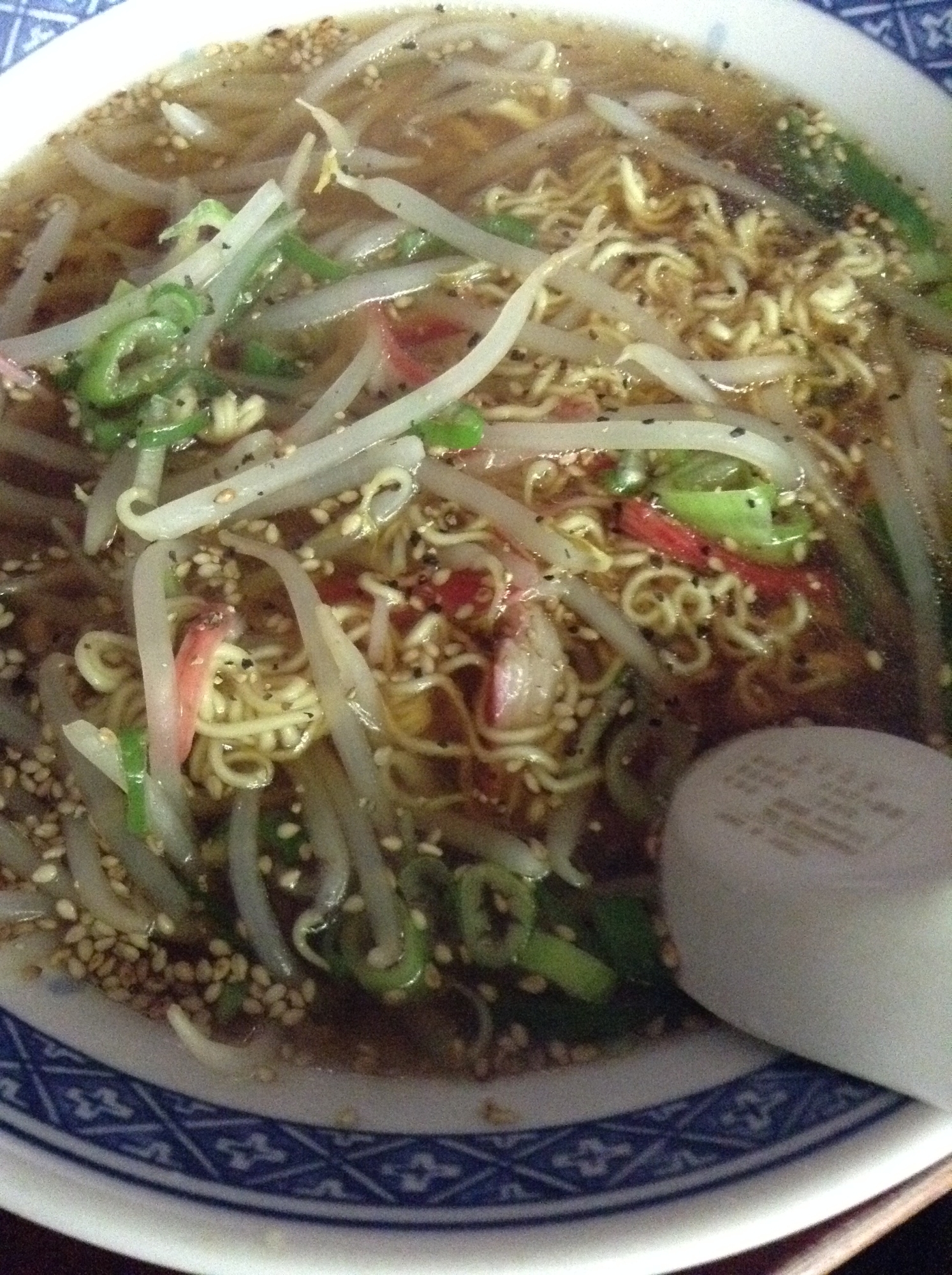 カニカマとモヤシのスーラー風ラーメン