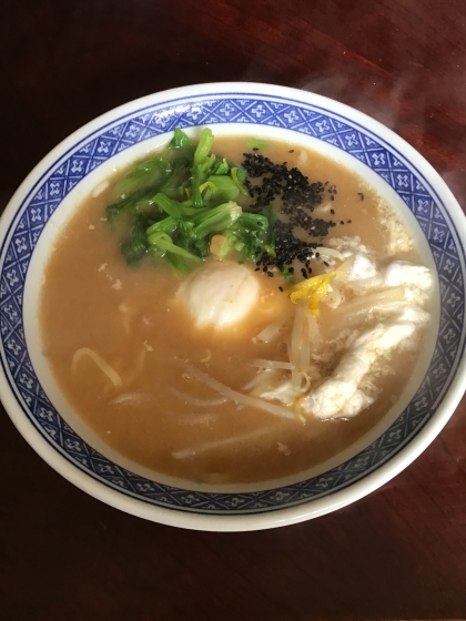 キャベツとほうれん草の煮込みラーメン