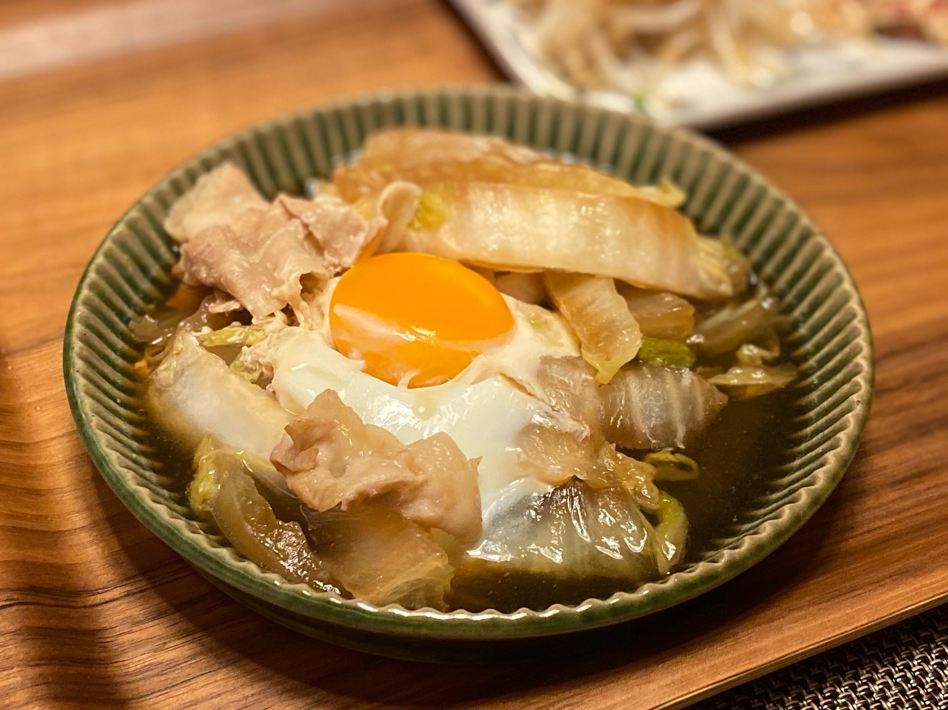 余ったすき焼きのたれで！豚肉と白菜の落とし卵煮