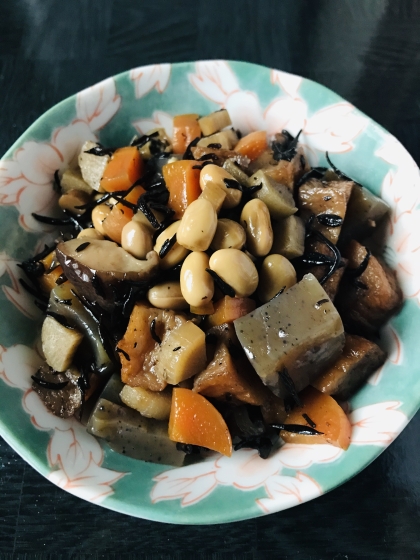 しいたけを入れて作ってみました。
栄養価の高い食材ばかりで健康的ですね。
冷凍しておくと使い勝手が良くて便利ですね。