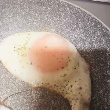 バターでこくうま目玉焼き