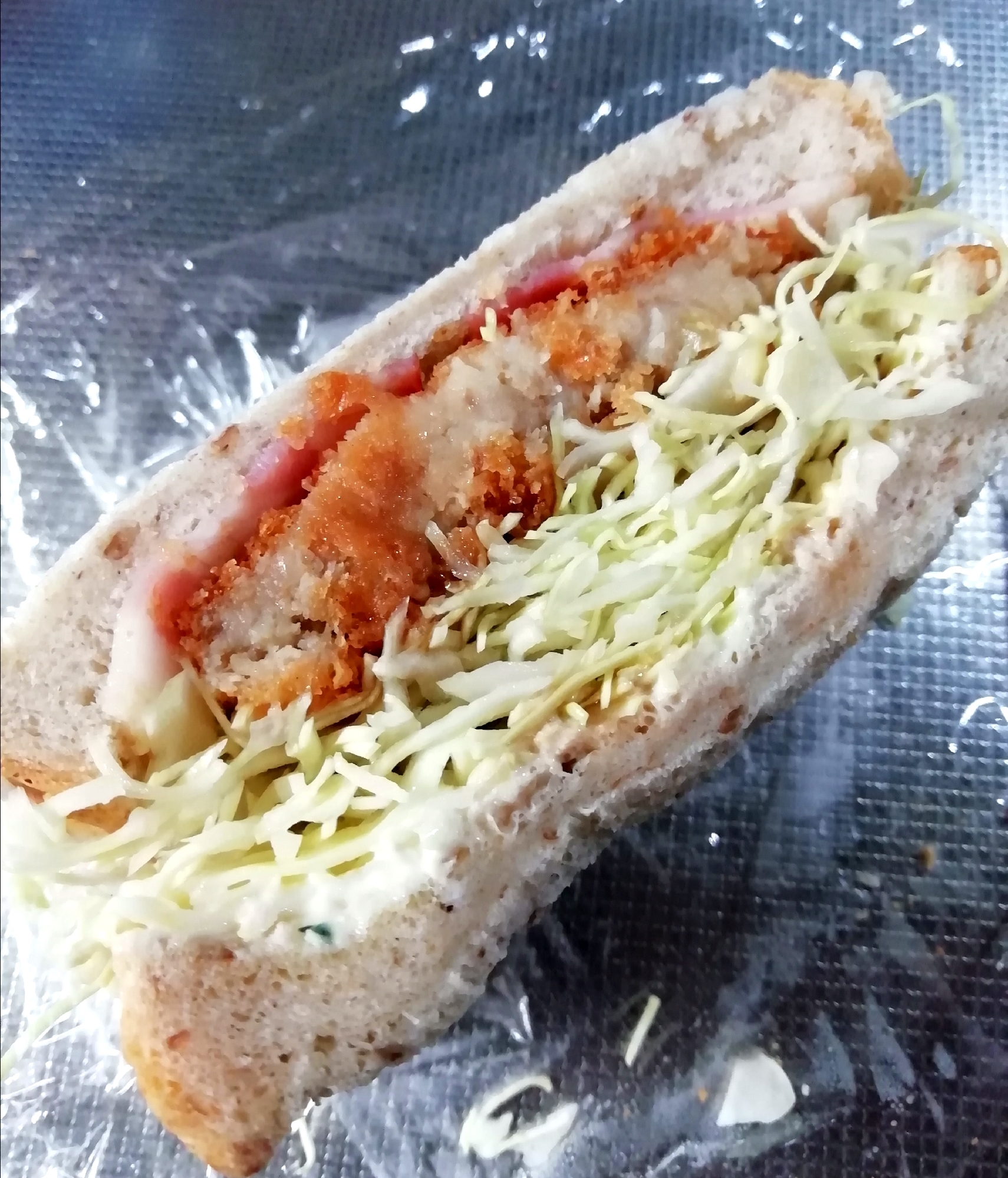 ベーコンとコロッケのサンドイッチ