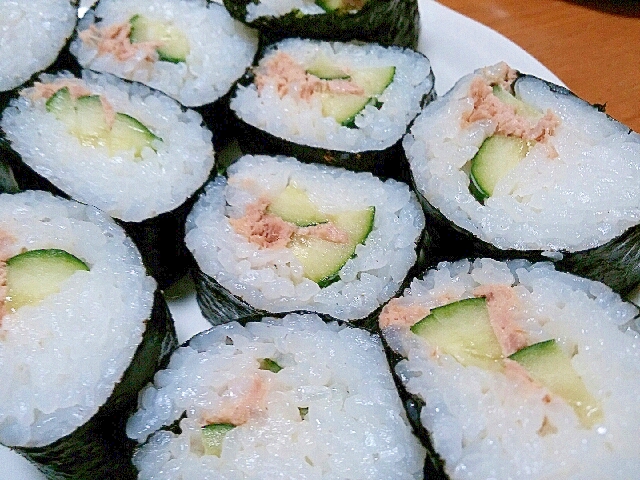 すぐ出来る 簡単ツナきゅう のり巻き レシピ 作り方 By ちゅろす1972 楽天レシピ すぐ出来る 簡単ツナきゅう のり巻き レシピ 作り方 By ちゅろす1972 楽天レシピ